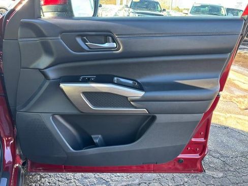 Used 2023 Nissan Pathfinder Platinum image 16