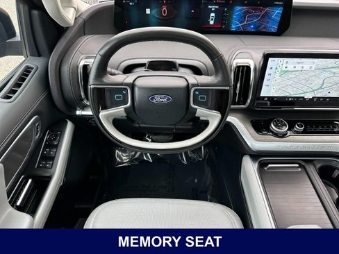 Used 2025 Ford Expedition Max Platinum w/ Driver's Package AWD/4WD image 19