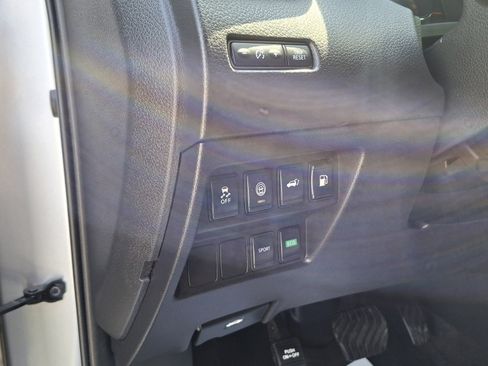 Certified 2020 Nissan Rogue SV image 10