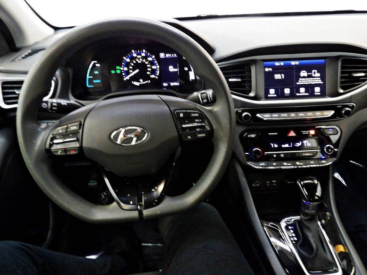 Used 2018 Hyundai Ioniq Blue FWD image 17