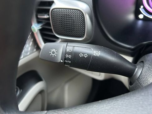 Used 2025 Kia Soul LX w/ LX Technology Package FWD image 22