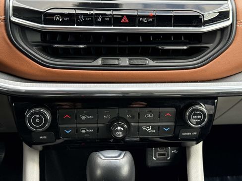 Used 2024 Jeep Compass Limited image 11