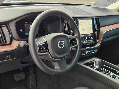 Certified 2024 Volvo XC60 B5 Plus AWD/4WD image 22