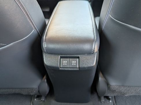 Used 2021 Toyota Prius Prime XLE FWD image 7