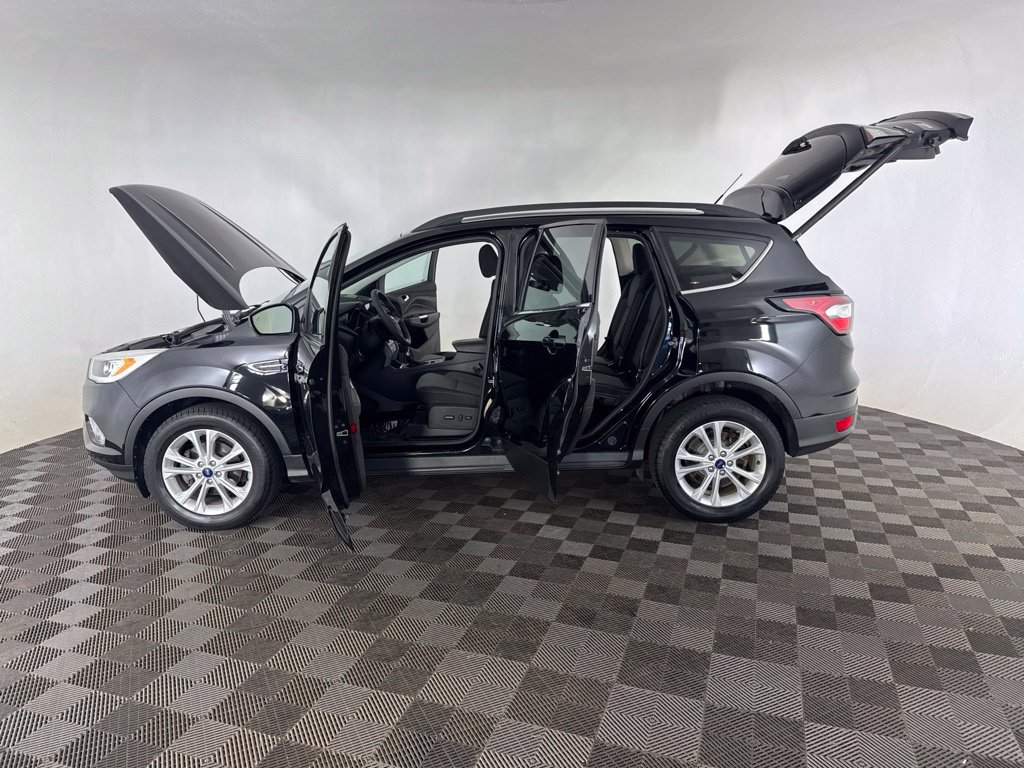 Used 2017 Ford Escape SE w/ Equipment Group 201A FWD image 10