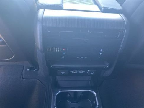 New 2024 Jeep Wagoneer Series III w/ Flexible Seating Group AWD/4WD image 13
