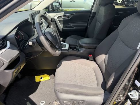 Used 2021 Toyota RAV4 XLE FWD image 19