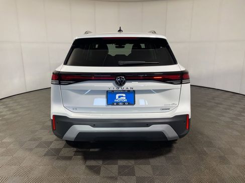 New 2026 Volkswagen Tiguan SE image 6