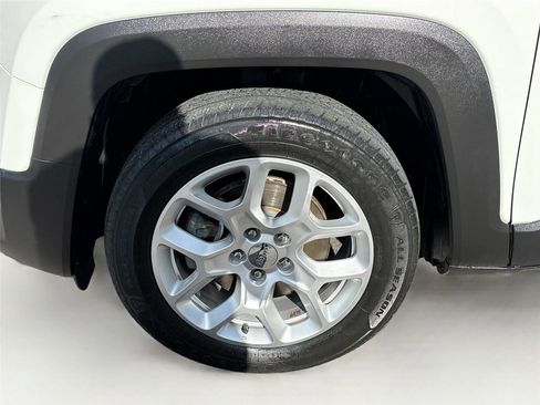 Used 2018 Jeep Renegade Latitude image 29