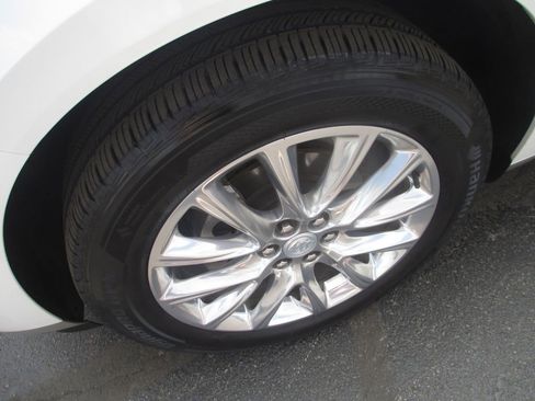 Used 2019 Buick Enclave Premium FWD image 14