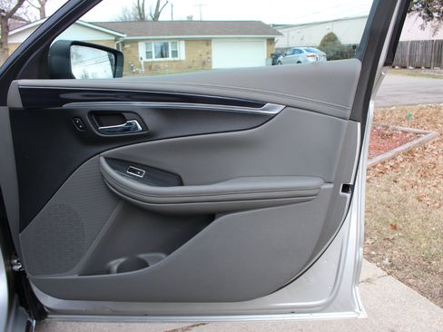 Used 2018 Chevrolet Impala LT image 36