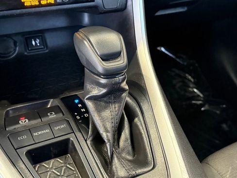 Used 2019 Toyota RAV4 XLE w/ Carpet Mat Package image 25