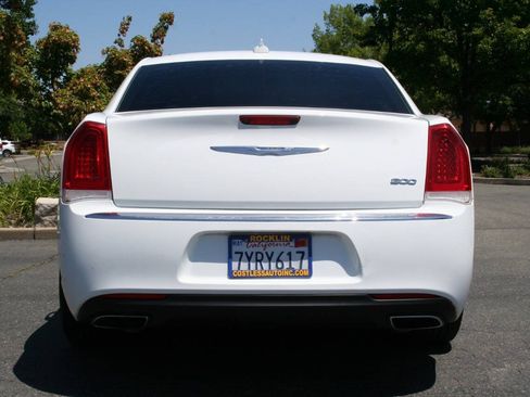 Used 2017 Chrysler 300 Limited RWD image 6