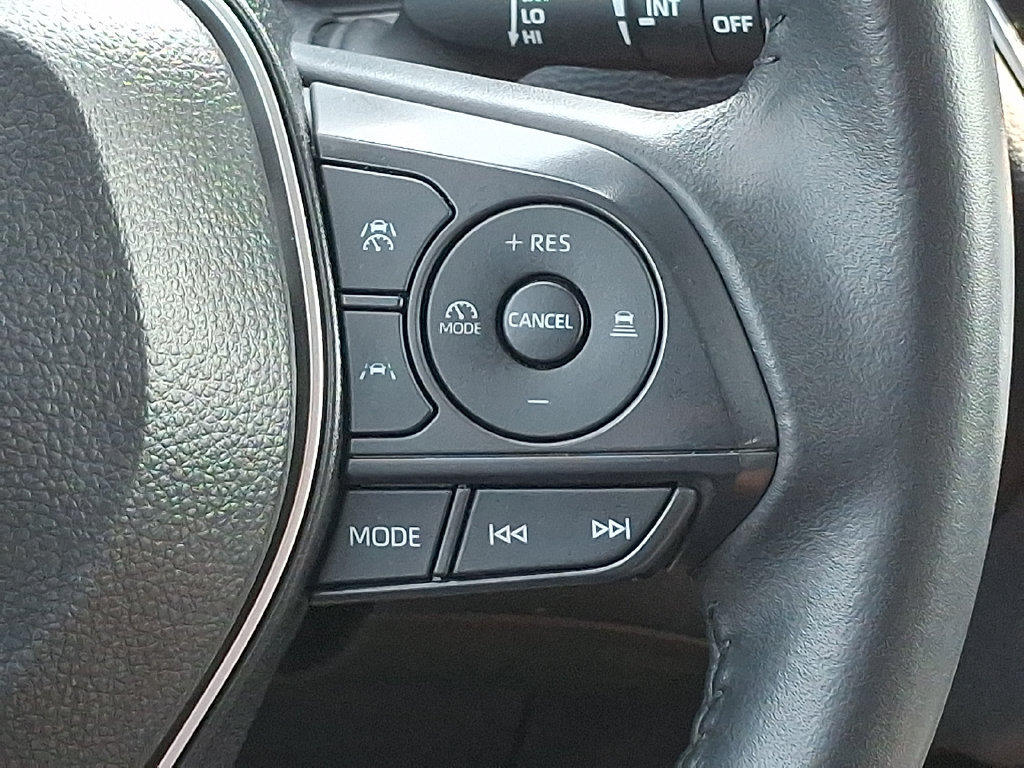 Certified 2025 Toyota Corolla Cross XLE FWD image 21