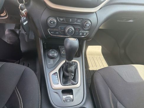Used 2016 Jeep Cherokee Latitude image 22