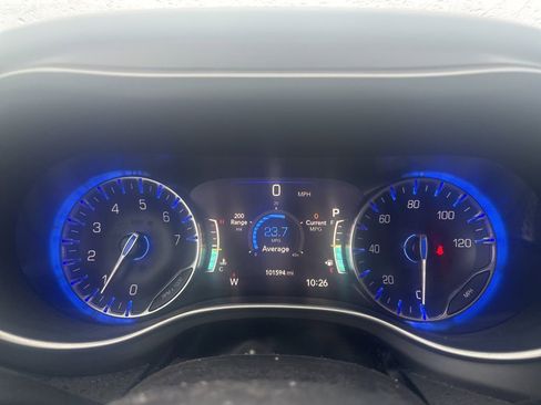 Used 2022 Chrysler Pacifica Touring-L image 15