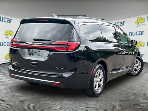 Used 2023 Chrysler Pacifica Limited FWD image 6