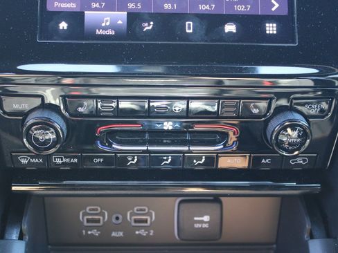 Used 2025 Jeep Grand Cherokee Laredo w/ Luxury Tech Group I image 20