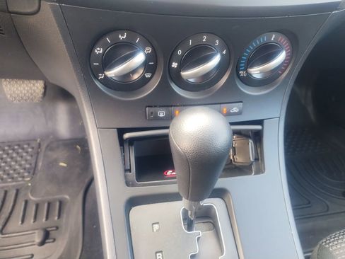 Used 2013 MAZDA MAZDA3 i SV FWD image 22