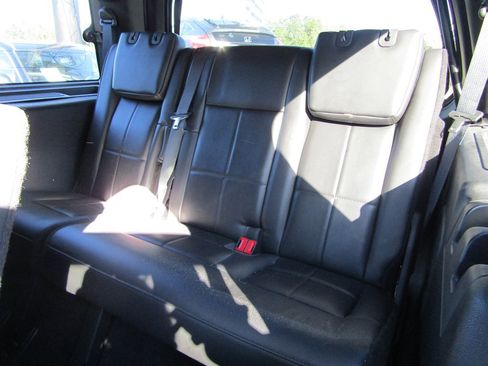 Used 2013 Lincoln Navigator w/ HD Trailer Tow Pkg image 9