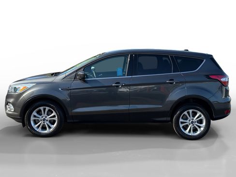 Used 2017 Ford Escape SE image 2