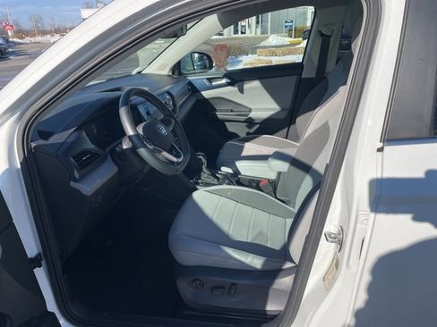 Certified 2023 Volkswagen Taos SE w/ Panoramic Sunroof Package image 7