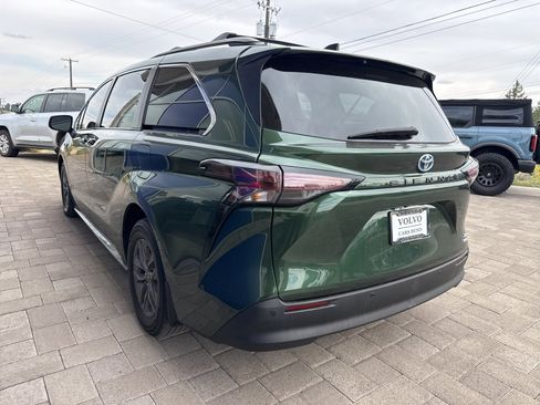 Used 2023 Toyota Sienna XLE image 3
