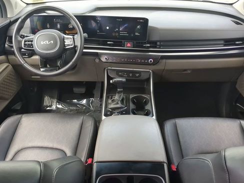 Used 2025 Kia Carnival FWD image 15