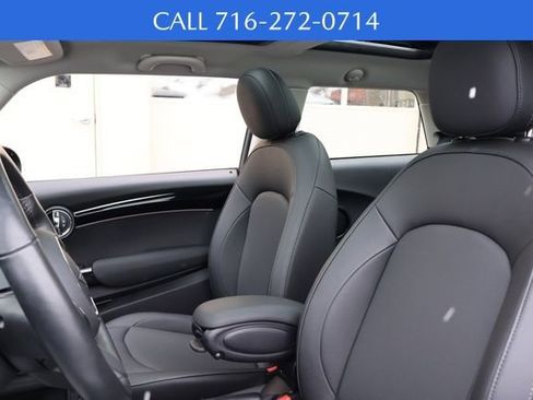 Used 2023 MINI Cooper 2-Door Hardtop image 13