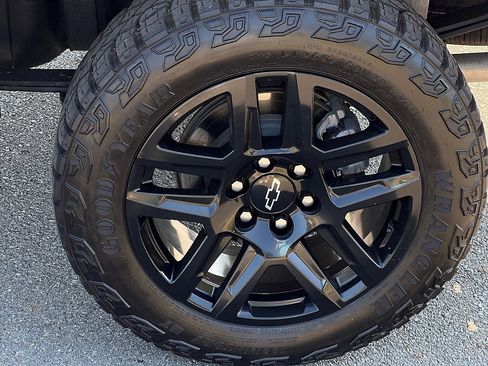 Used 2024 Chevrolet Silverado 1500 LT Trail Boss w/ Convenience Package II image 5