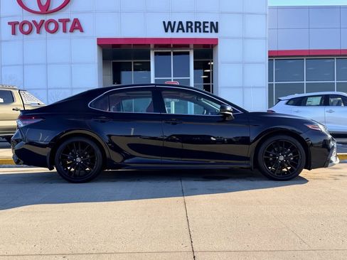 Used 2022 Toyota Camry XSE image 3