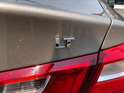 Used 2023 Chevrolet Malibu LT FWD image 8