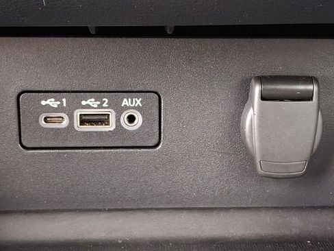 Used 2025 Nissan Altima 2.5 SV FWD image 24