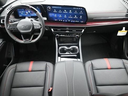 New 2026 Chevrolet Traverse RS w/ LPO, Floor Liner Package FWD image 23