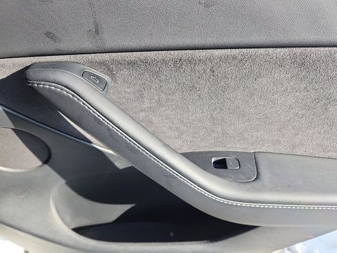 Used 2022 Tesla Model Y Long Range image 29