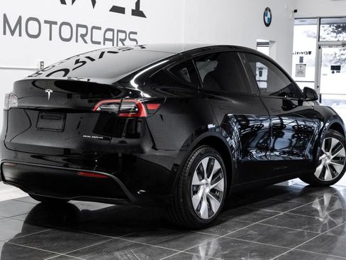 Used 2021 Tesla Model Y AWD image 9