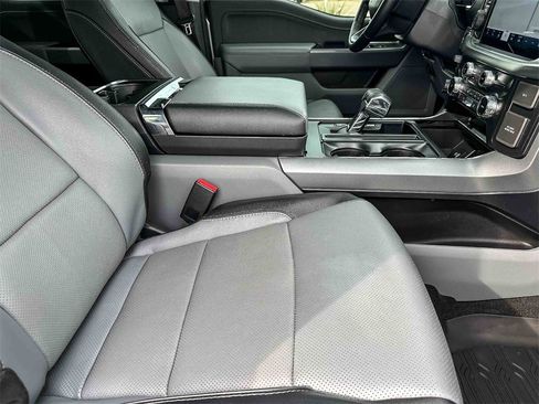 Used 2022 Ford F150 Lariat w/ Trailer Tow Package image 22