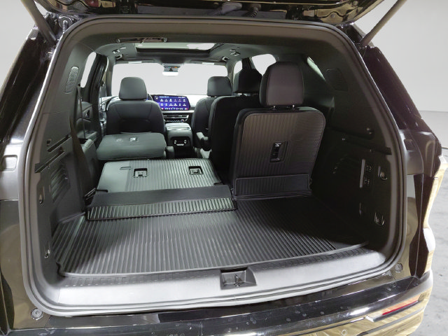 Used 2026 Chevrolet Traverse High Country w/ LPO, Floor Liner Package AWD/4WD image 18