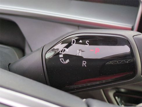 New 2026 Volkswagen Tiguan SE image 12