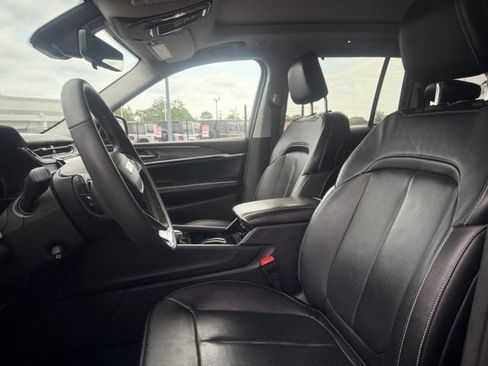 Used 2023 Jeep Grand Cherokee Limited w/ Luxury Tech Group II AWD/4WD image 8