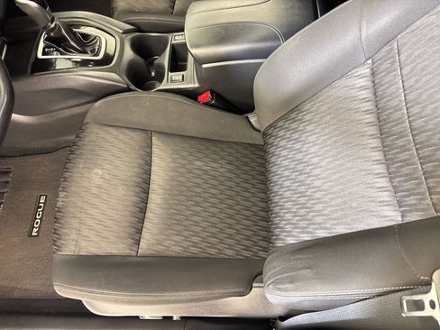 Used 2020 Nissan Rogue SV image 21