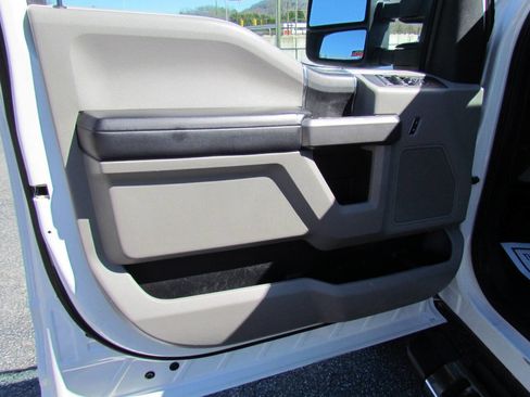 Used 2019 Ford F250 XLT w/ XLT Value Package image 11