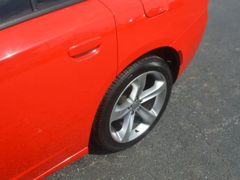 Used 2016 Dodge Charger R/T RWD image 4