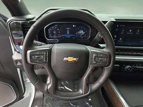Used 2025 Chevrolet Silverado 2500 High Country w/ Technology Package AWD/4WD image 12