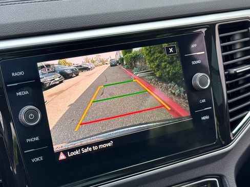 Used 2022 Volkswagen Atlas Cross Sport SE image 19