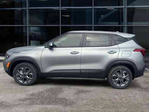 New 2026 Kia Seltos LX image 8