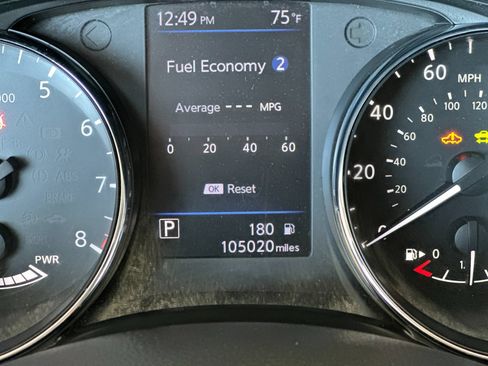 Used 2018 Nissan Rogue SV w/ Premium Package FWD image 27