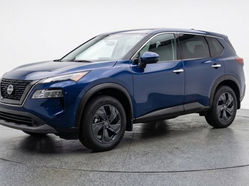 Used 2025 Nissan Rogue SV FWD image 3