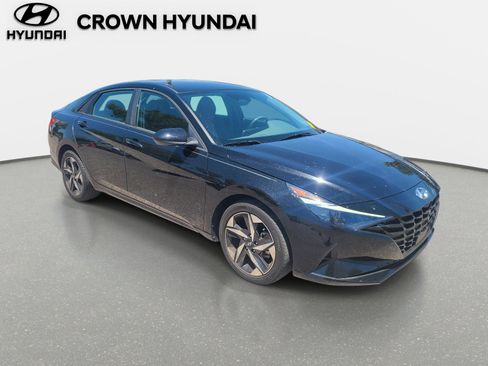 Used 2023 Hyundai Elantra SEL w/ Convenience Package image 3