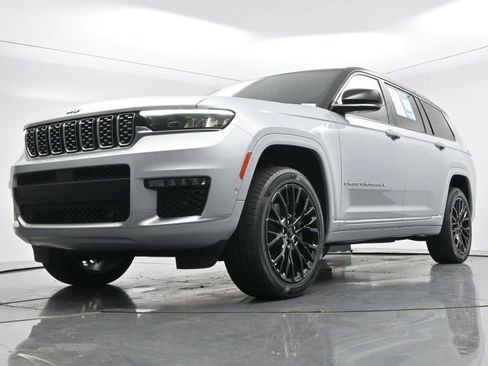 Used 2023 Jeep Grand Cherokee L Summit AWD/4WD image 44